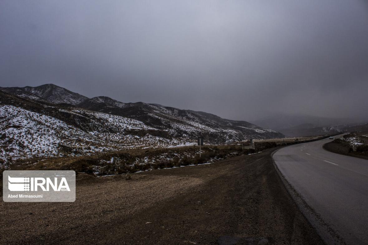 خبرنگاران هشدار پلیس: محورهای کوهستانی استان سمنان مه آلود و لغزنده است
