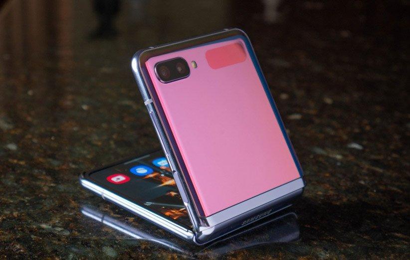 گوشی تاشو گلکسی Z Flip لایت در دست ساخت قرار گرفته است