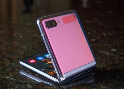 گوشی تاشو گلکسی Z Flip لایت در دست ساخت قرار گرفته است