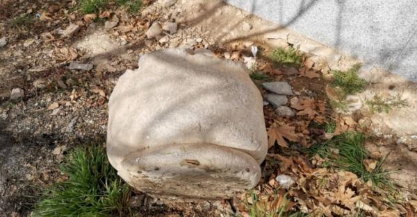 کشف یک پایه ستون تاریخی در شهرستان بیضا کشف یک پایه ستون تاریخی در شهرستان بیضا