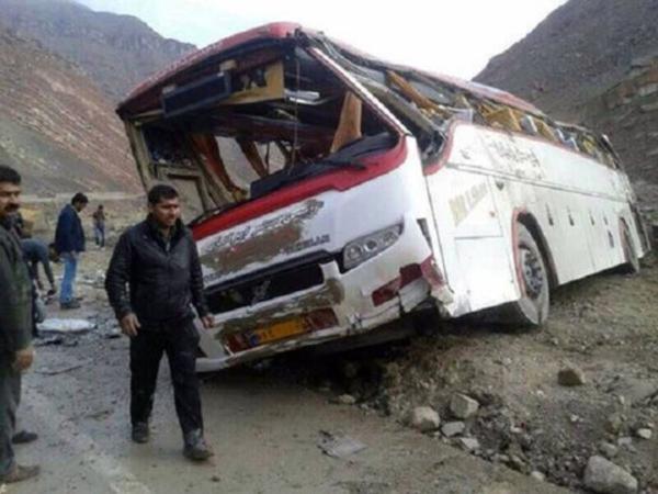 واژگونی اتوبوس در خراسان رضوی با 3 کشته و 25 مصدوم